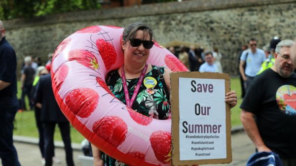 Коронавирус в мире: ковид у британского министра, хадж только для своих и Миконос без вечеринок
