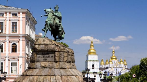 "Школьная ошибка": российские и украинские историки разбирают статью Путина о единстве народов