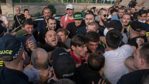 ЛГБТ-активисты готовятся к шествию в Тбилиси, ультраконсерваторы - к его срыву