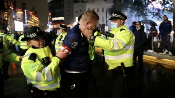 Дайджест: первый погибший в ходе протестов на Кубе, в Британии критикуют действия полиции на финале Евро