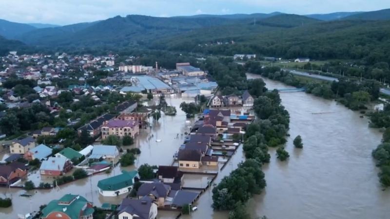 Федеральную трассу до Сочи затопило. Погибли четыре человека