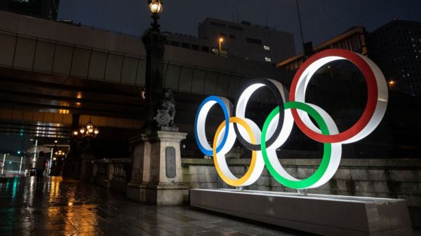 Коронавирус: Франция возвращается к ночной жизни; редкий побочный эффект от вакцин Moderna и Pfizer поражает молодых мужчин