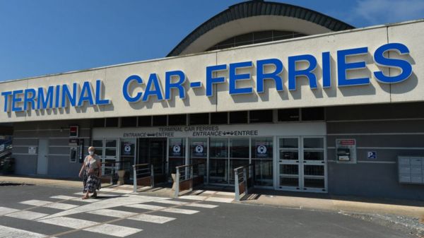 Коронавирус в мире: ковид у британского министра, хадж только для своих и Миконос без вечеринок