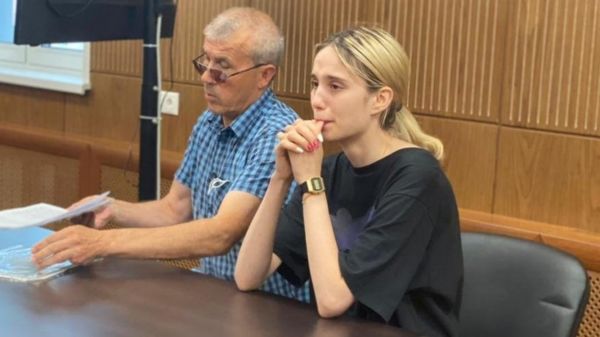 Суд в Москве арестовал девушку, сбившую трех детей на пешеходном переходе. Двое из них погибли