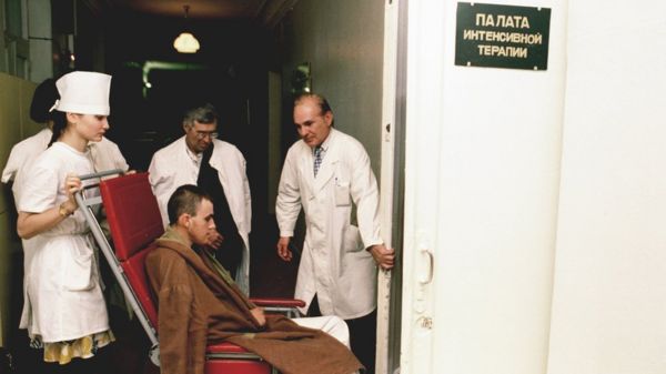 "Даже повариха военной части". Кого и за что ФСБ предлагает включать в новый реестр иностранных агентов