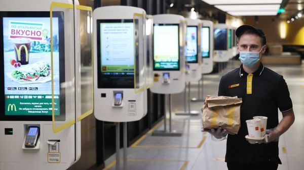 "Инфраструктура не может потянуть такие объемы". Почему бизнес не успевает привить сотрудников до 15 июля