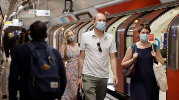 Коронавирус в мире: домогательства в британских ковид-отелях и "спортивная одежда от ковида"