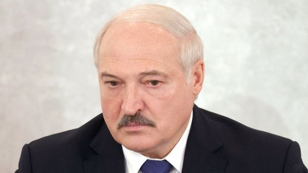 Лукашенко поручил перекрыть границу с Украиной из-за оружия для "спящих ячеек"