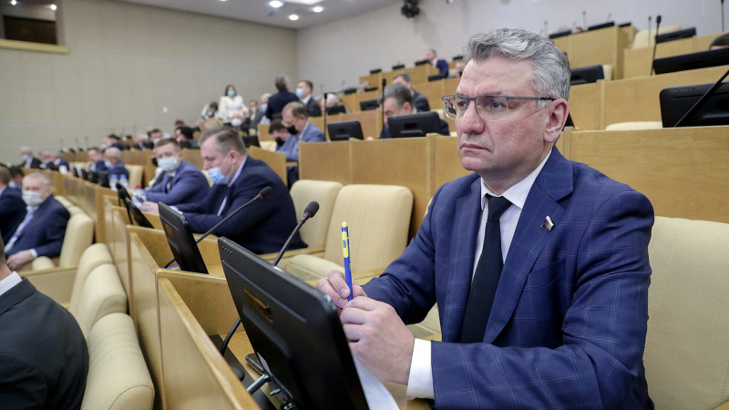 Алкомагнаты, девелоперы, банкиры: какие выходцы из бизнеса попали в предвыборные списки «системной оппозиции»