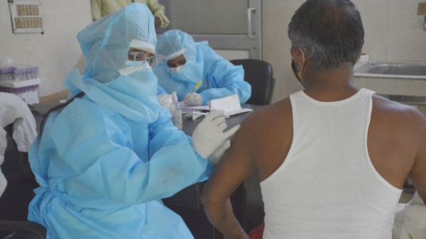 "Вам не надо". Почему у ВИЧ-положительных россиян возникла проблема с вакцинацией от Covid-19