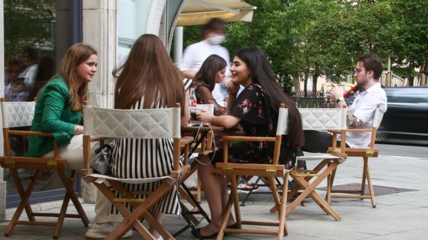 В Москве продлили срок работы веранд ресторанов без QR-кодов