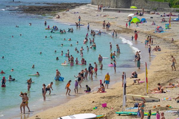Коронавирус в мире: ковид у британского министра, хадж только для своих и Миконос без вечеринок
