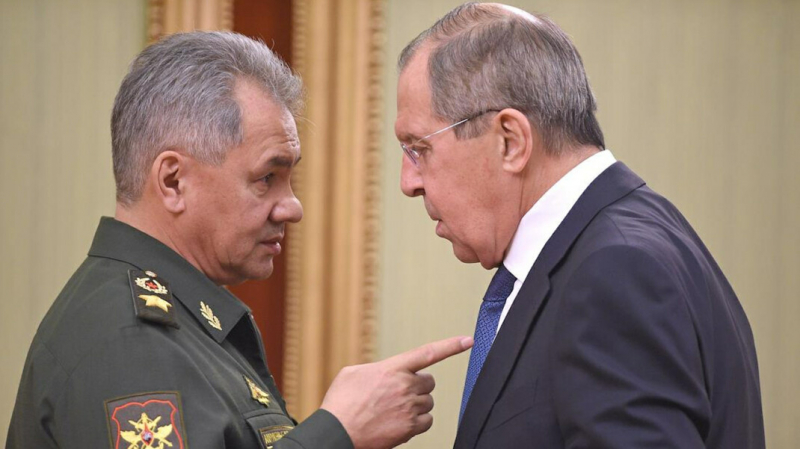 «Бабам — цветы, детям — мороженое». Лавров и Шойгу поедут в регионы агитировать за «Единую Россию»