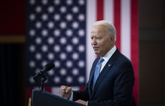 Байден заявил, что в США идет пандемия коронавируса среди непривитых