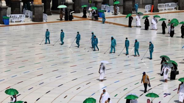 Коронавирус в мире: ковид у британского министра, хадж только для своих и Миконос без вечеринок