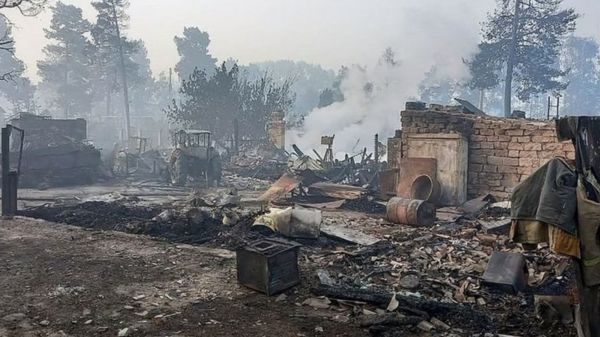 Сезон лесных пожаров в России: огонь подбирается к поселкам, горит парк "Ленские столбы"