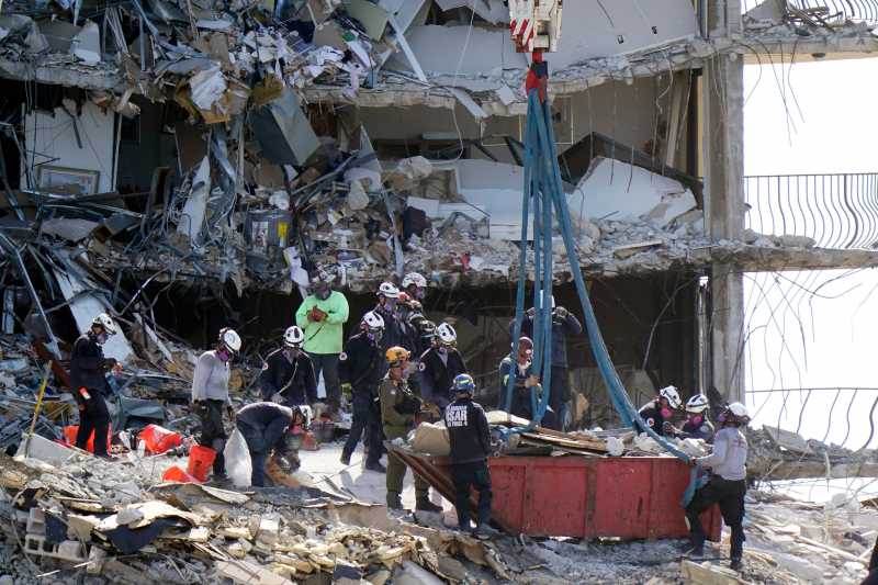 Число погибших при обрушении многоквартирного дома под Майами достигло 18