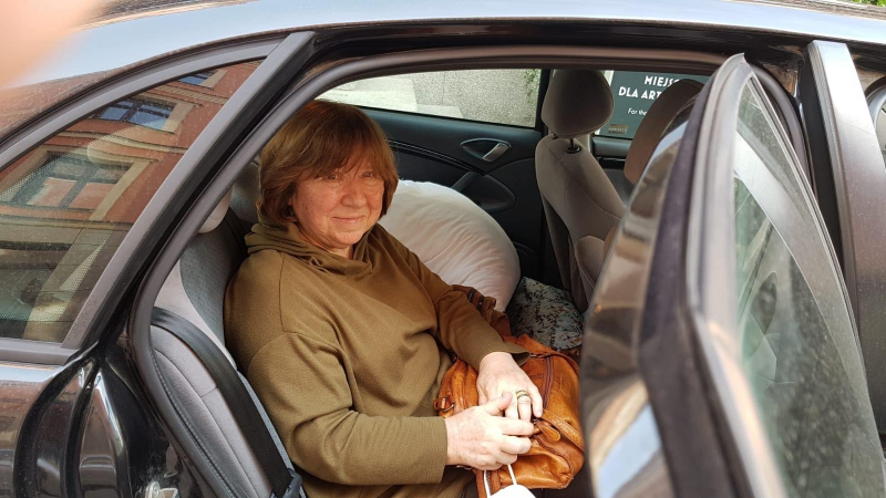 Cветлана Алексиевич не смогла вылететь из Берлина: в ее вещах искали бомбу