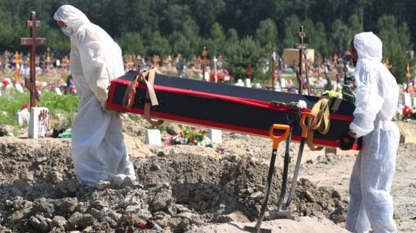 Росстат: в мае 2021 года месячная смертность впервые за год оказалась ниже прошлогодней