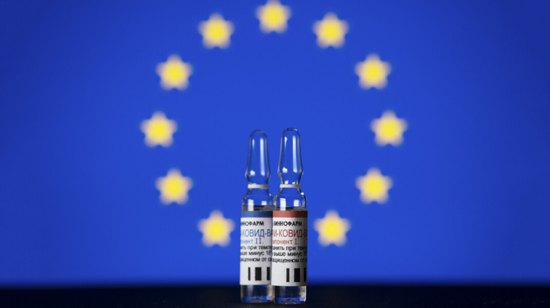 Долгую регистрацию «Спутника V» в Европе объяснили отсутствием данных об испытаниях