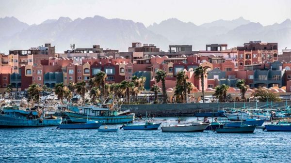 Путин отменил свой указ о запрете авиарейсов на курорты Египта