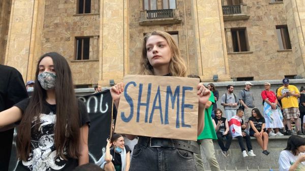 Дайджест: финал Евро, протесты на Кубе и Брэнсон в космосе