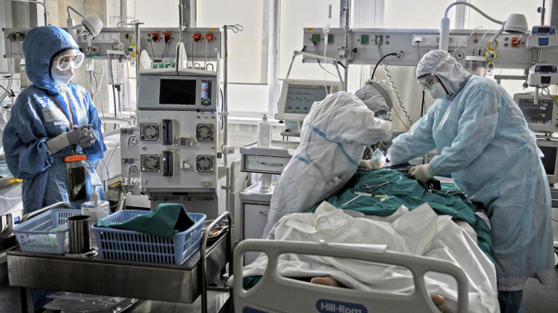 Глава Минздрава назвал долю россиян, заболевших COVID-19 после вакцинации