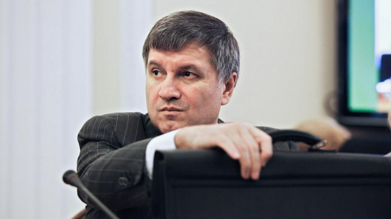 Глава МВД Украины, называвший Путина «бешеной собакой», ушёл в отставку