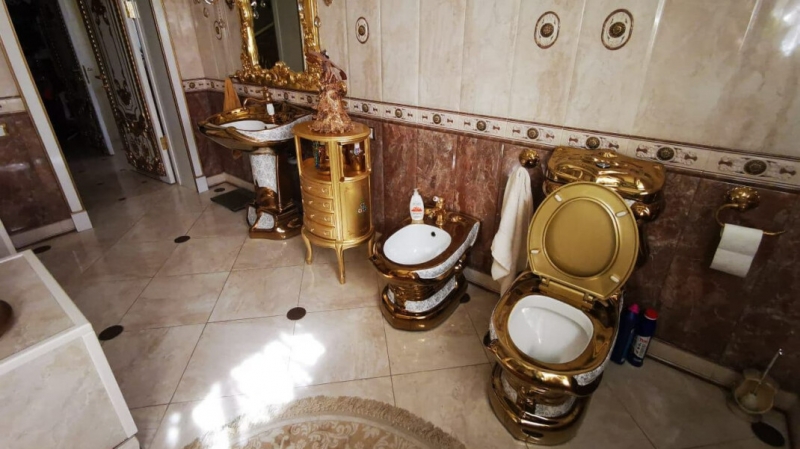 Главу ставропольского ГИБДД арестовали по делу о взятках. В его доме нашли золотой унитаз