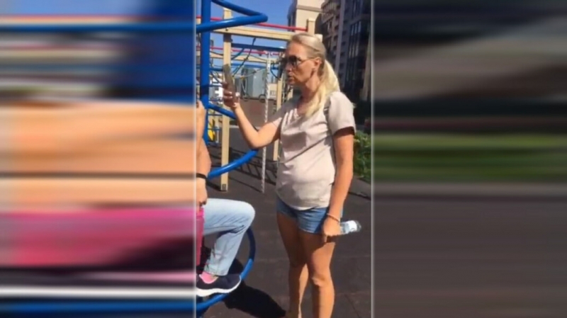 «Издают разные странные звуки». Выгонявшая с площадки детей-аутистов петербурженка объяснила свой поступок