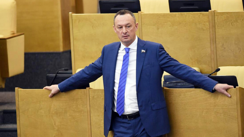 «Я здесь живу, *****». Госдума не стала лишать мандата единоросса, обматерившего сотрудника ДПС