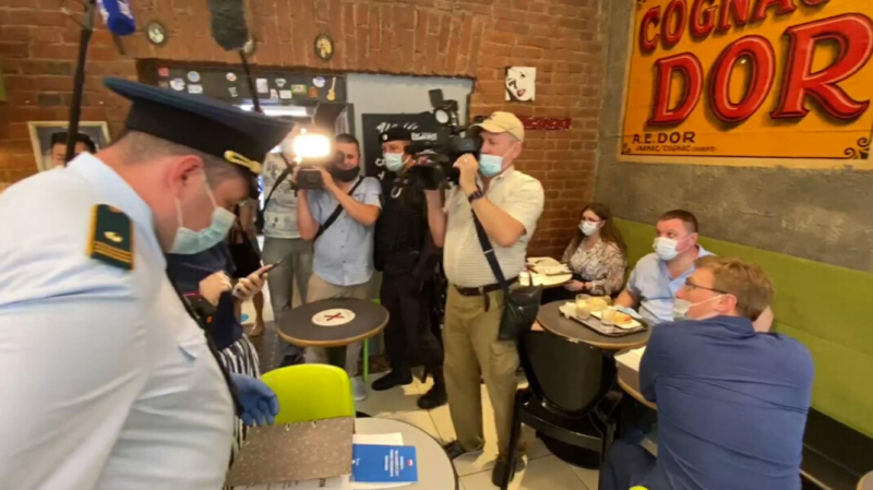 Лавке «Братья Караваевы» в Москве пригрозили закрытием за работу без QR-кодов