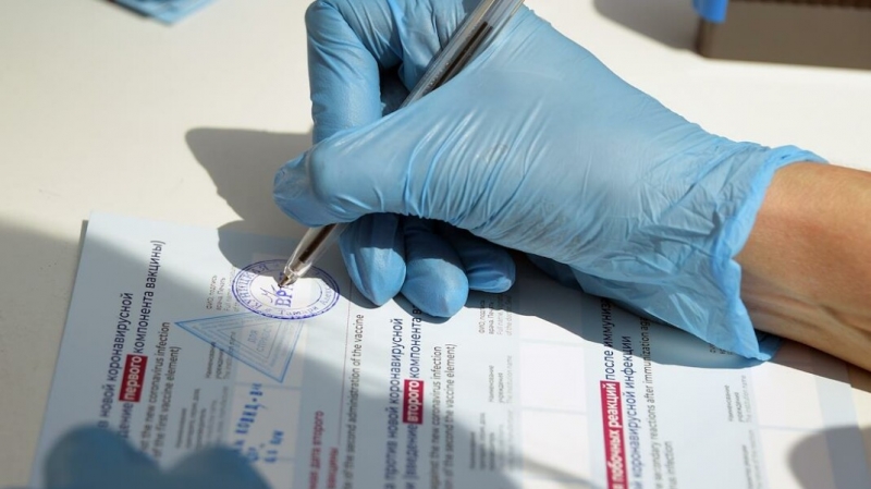 «Либо прививка, либо держитесь». В Чечне купивших поддельные сертификаты вакцинировали насильно