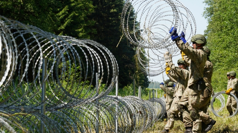 Литве не хватило проволоки для забора на границе с Белоруссией. Эстония передаст ей материала на 100 км
