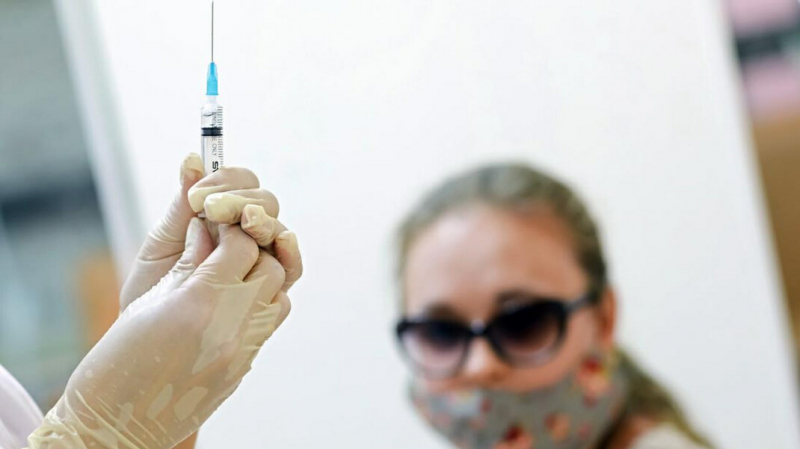 Медсестра в Калужской области вместо вакцины вколола двум пациентам воду