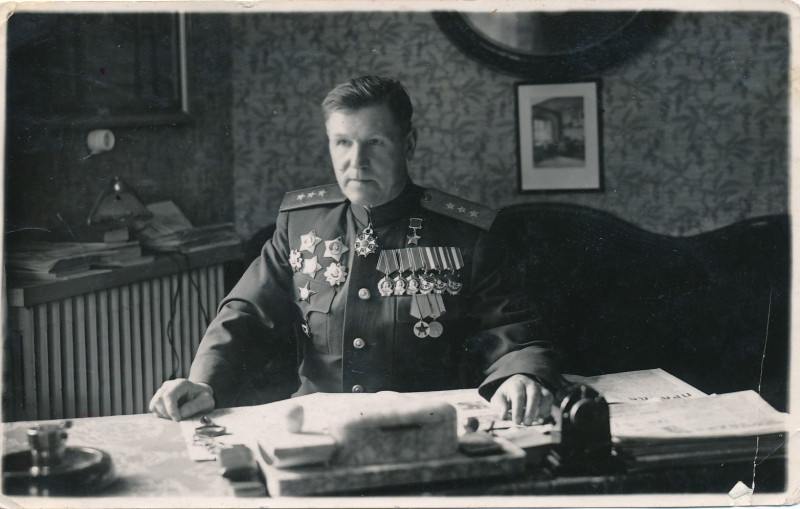 "Мы верили Сталину безропотно, а он оказался слеп". Воспоминания генерала советской армии, пережившего ГУЛАГ