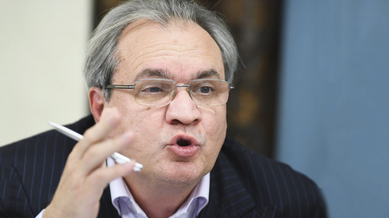 «Надо сразу чипы в мозг. Зачем полумеры?» Глава СПЧ раскритиковал идею татуировок с QR-кодами