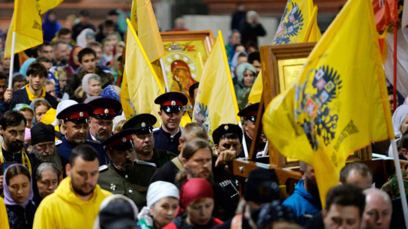 Несколько тысяч человек приняли участие в запрещённом властями крестном ходе в Екатеринбурге
