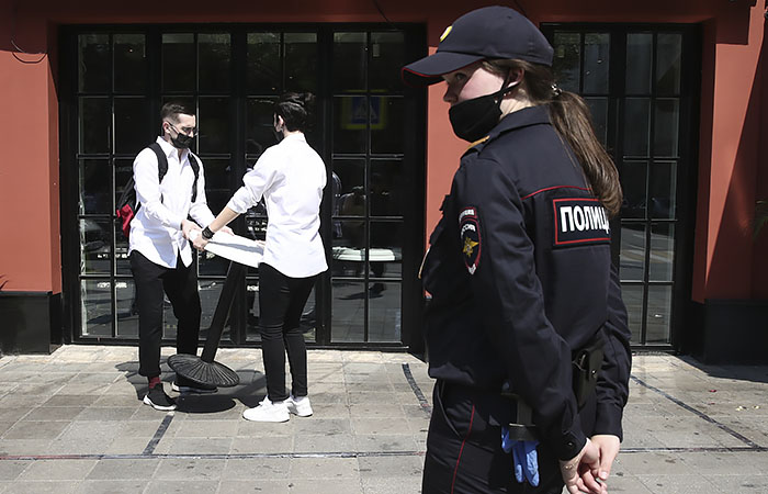Проверки мер профилактики COVID-19 в Москве продолжатся и после 19 июля