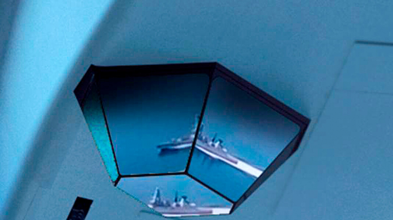 «Ростех» показал фрагмент нового истребителя. В его прицеле — судно, похожее на британский эсминец