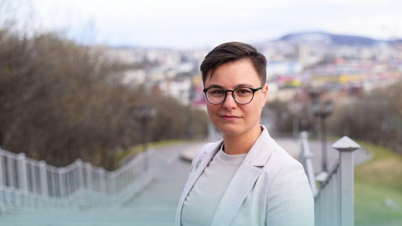 Суд разрешил госпитализировать экс-главу штаба Навального в Мурманске. Она связывает это с участием в выборах