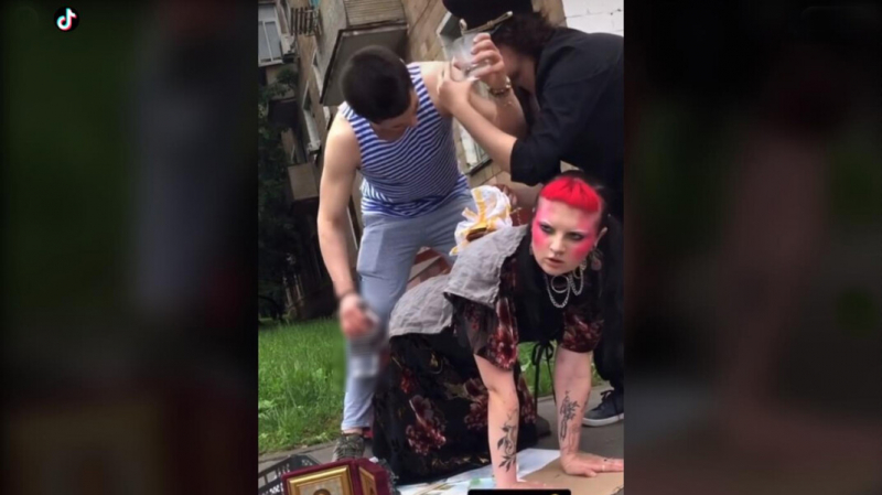 Суд закрыл дело против тиктокеров, снявших скандальный ролик с православной иконой