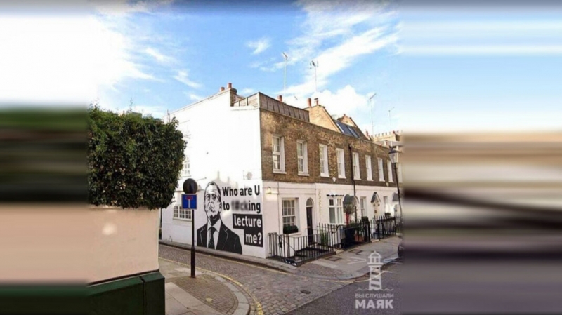 У посольства России в Лондоне появилось граффити с Лавровым. Оно оказалось фейком