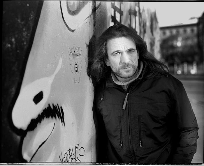 "Украинская бюрократия оказалась хуже войны". Прошла премьера фильма о единственном запрещенном украинском писателе Олесе Ульяненко