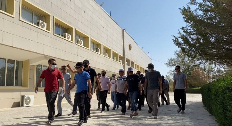 "Условий нет, одежды, спецовок нет!" В Жанаозене бастуют работники коммунальных и нефтесервисных предприятий