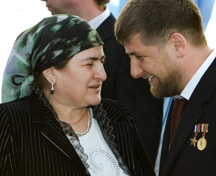 "В Чечне продвигается линия, что Кадыровы – чуть ли не Богом помазанная семья". За что получает награды мать главы Чечни