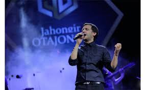 В Узбекистане известный певец Атаджанов отказался от участия в президентских выборах. Его выдвинула оппозиционная партия 