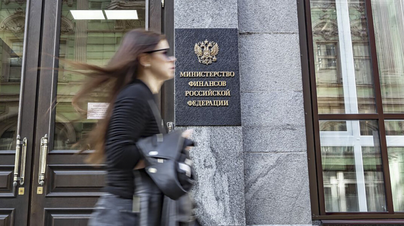 Власти предложили увеличить страховые взносы с зарплат выше 122 000 рублей в месяц