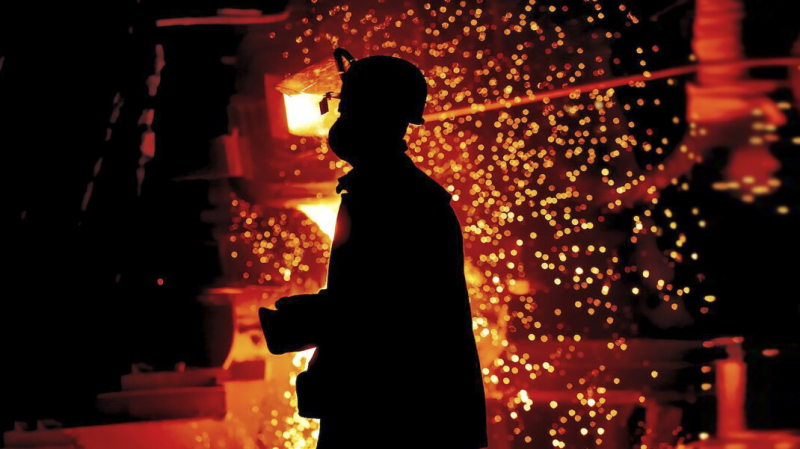 Власти призвали металлургов освободить запасы кислорода для больных ковидом