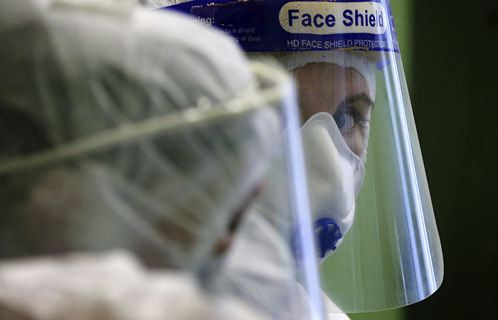 Заболеваемость COVID в Москве вновь упала до уровня ниже 4 тыс. случаев в сутки